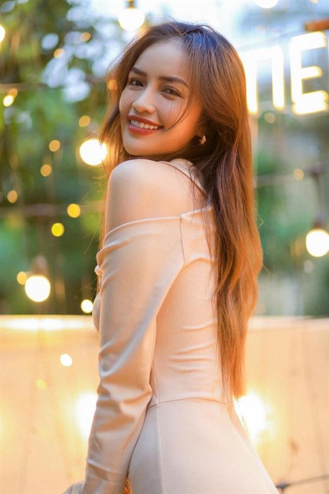 Thời trang đời thường giản dị mà thời thượng của Hoa hậu Ngọc Châu-7