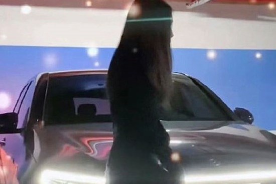 Chồng đi mua ô tô nhưng lại rủ luôn nữ nhân viên vào nhà nghỉ 'thử lái', vợ sốc nặng khi đọc tin nhắn