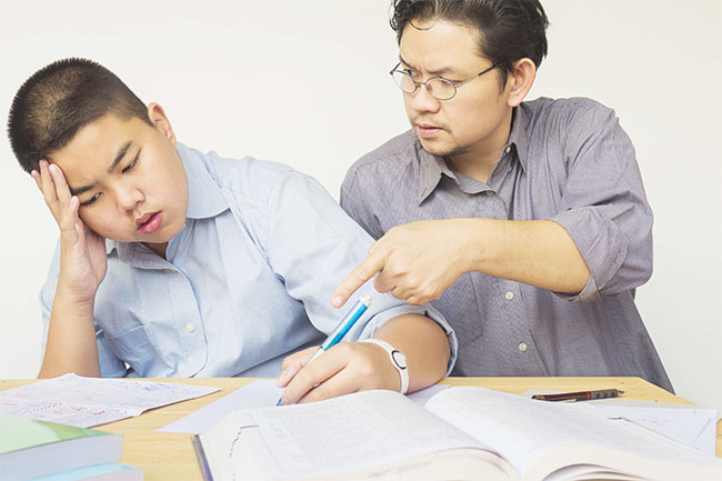 Người cha vì dạy kèm con làm bài tập về nhà, tức giận đến xuất huyết não, nhưng ngược lại là cứu mạng mình!-1