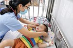 Bệnh tay chân miệng tăng cao ở Hà Nội, dấu hiệu cảnh báo nguy hiểm