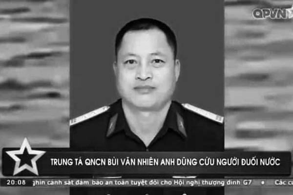 Hà Nội: Giải cứu gia đình 4 người bị mắc kẹt khỏi đám cháy lúc rạng sáng-2