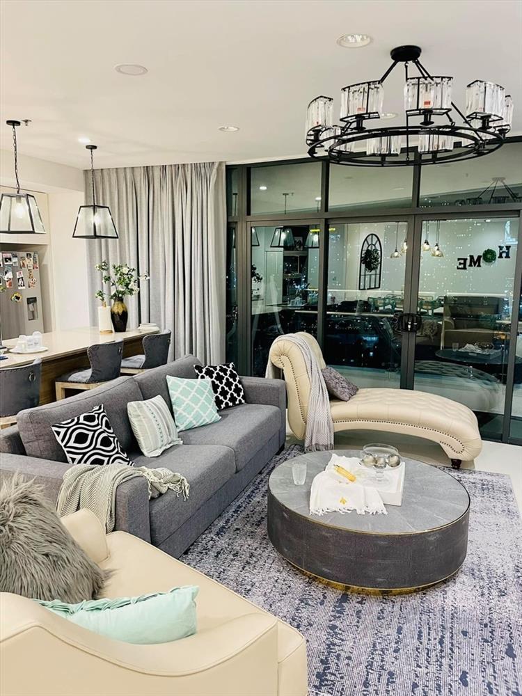 Bên trong căn hộ 14 tỉ đồng của siêu mẫu Hà Anh: Tiền thiết kế 300 triệu, vị trí đắc địa với view thành phố từ trên cao-3