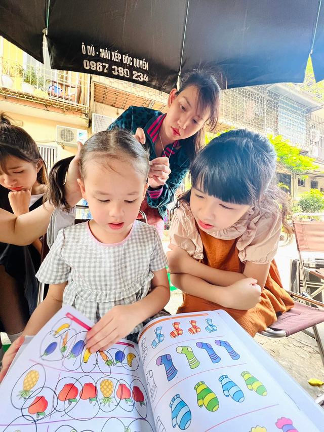 Lan Phương đưa con gái đến phim trường-7