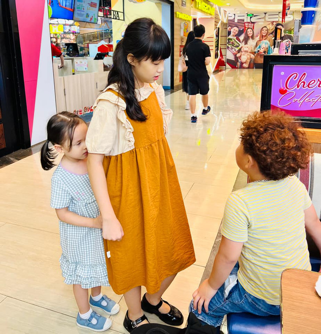 Lan Phương đưa con gái đến phim trường-8