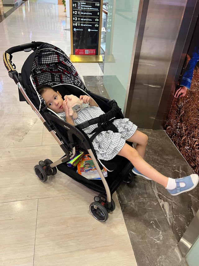 Lan Phương đưa con gái đến phim trường-10