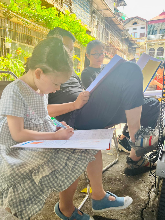 Lan Phương đưa con gái đến phim trường-3