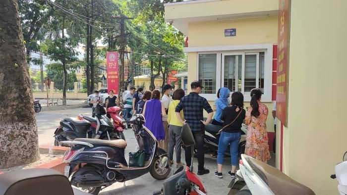 Hàng trăm phụ huynh ở Hà Nội sốc khi con bỗng dưng bị chuyển trường-3