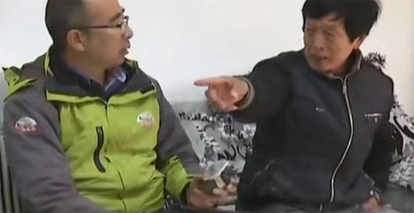 Chồng đi làm về thấy cửa khóa, đợi 2 tiếng vợ mới ra mở thì sững sờ trước người đàn ông vừa lạ vừa quen-1