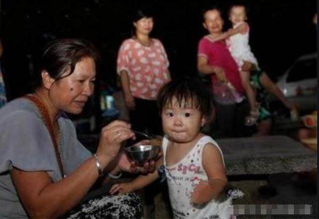 Bé trai 4 tuổi bị suy lá lách, bà nội khóc òa vì cách chăm cháu sai lầm-2