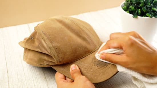 Cách vệ sinh mũ, tẩy vết ố giúp mũ cũ trông như mới-1