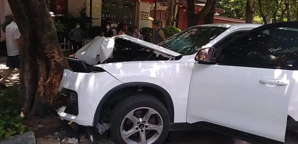 Xác định tài xế chỉ tay vào mặt CSGT thách thức sau tai nạn giao thông-2