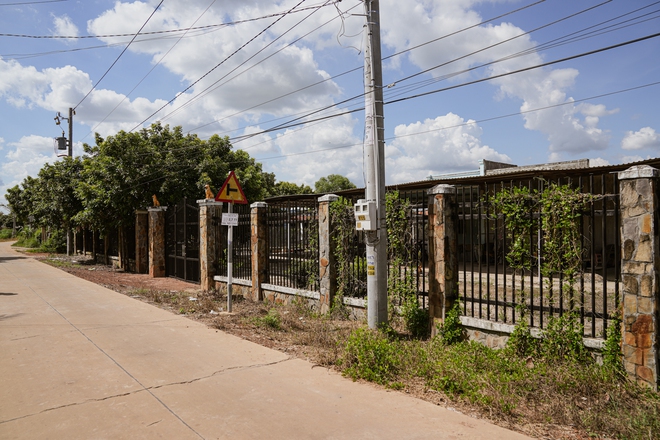 Về Tây Ninh nghe hàng xóm hóng chuyện Tân Hoa hậu: Trước HHen Niê ngồi máy cày, giờ Ngọc Châu đi xe bò diễu hành là vui nữa-2