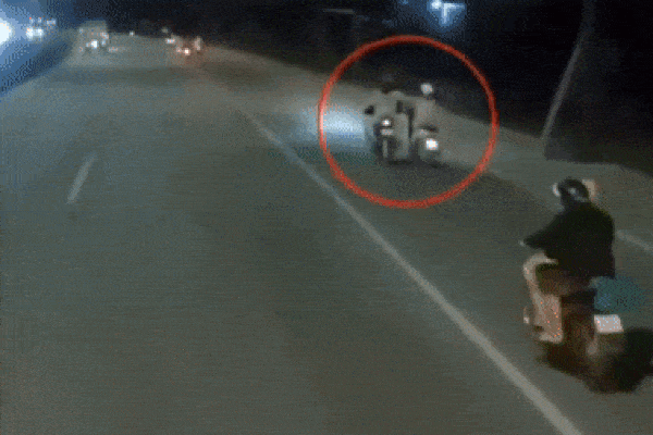 Người phụ nữ bị cướp giật khi đang đi trên đường-1