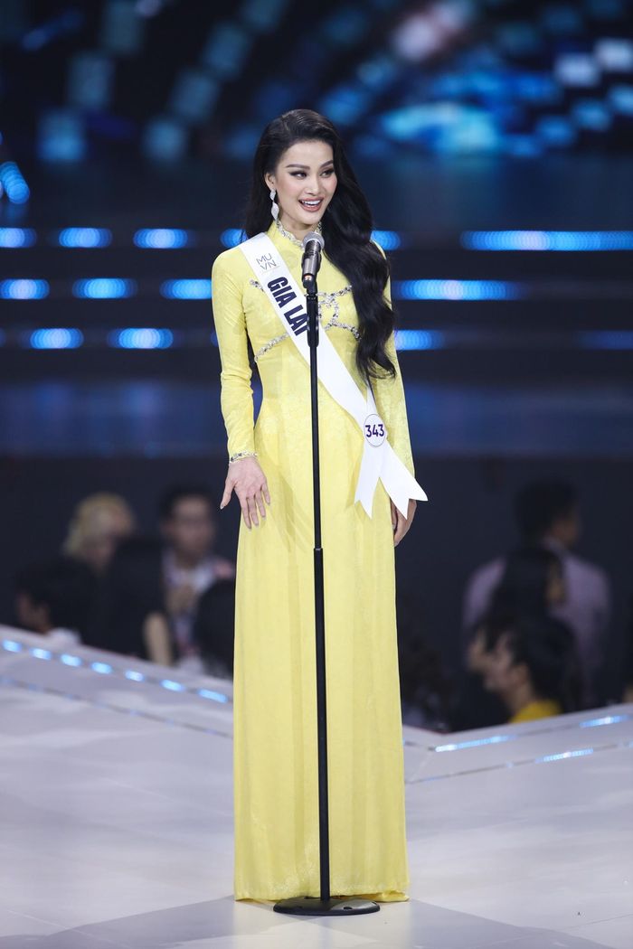 Trở thành trò cười vì ứng xử bằng tiếng Anh ở Hoa hậu Hoàn vũ Việt Nam-2