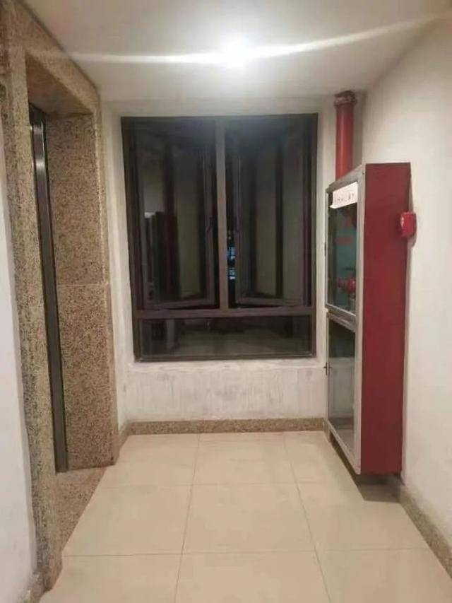 Bé gái 21 tháng tuổi rơi từ tầng 8 chung cư tử vong, nguyên nhân đến từ người bảo mẫu mới làm việc được 6 ngày-2