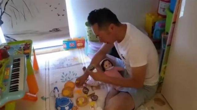 Bé gái 21 tháng tuổi rơi từ tầng 8 chung cư tử vong, nguyên nhân đến từ người bảo mẫu mới làm việc được 6 ngày-3