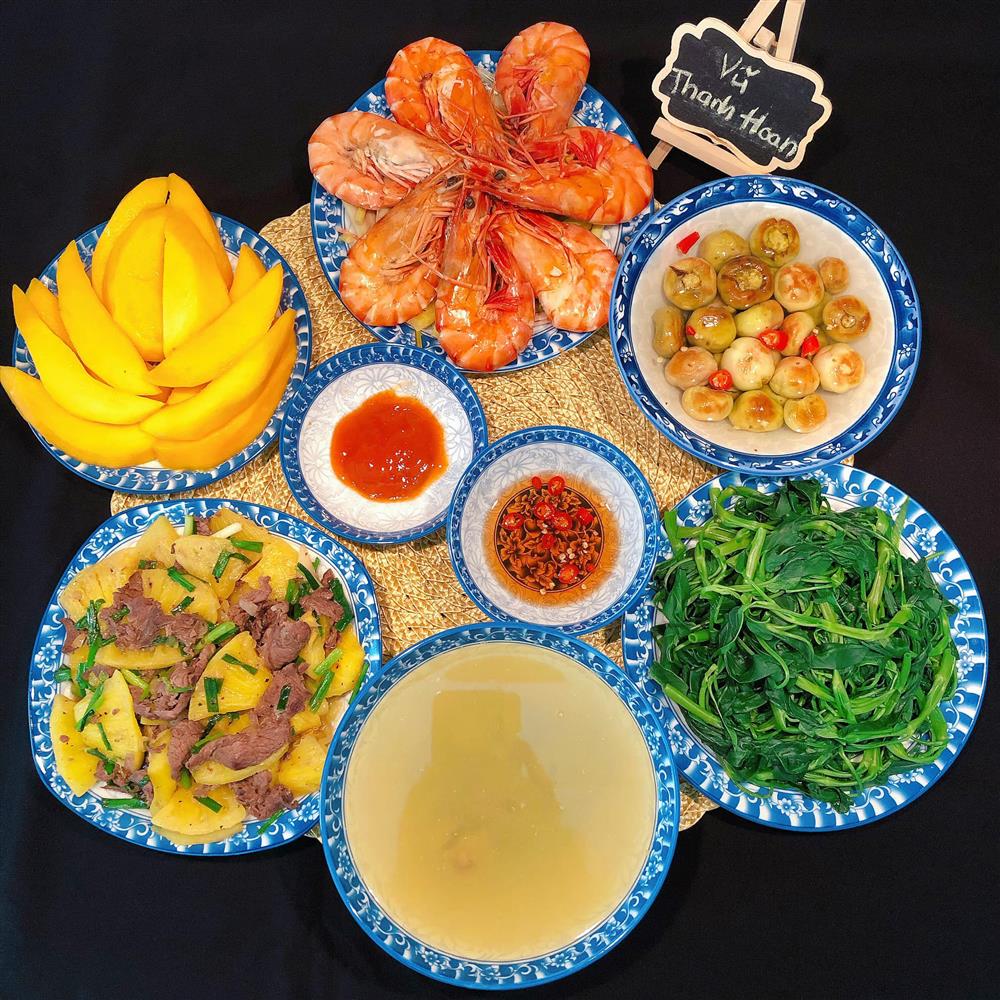Những bữa cơm nhân ngày Gia đình Việt Nam bình dị mà đong đầy yêu thương-19
