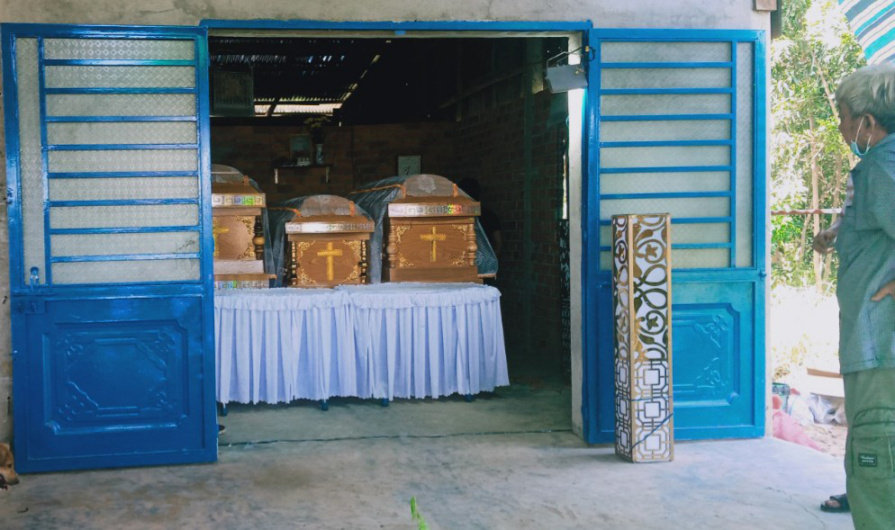 Xót xa bên quan tài 3 thành viên một gia đình cùng tử vong vì mưu sinh-1