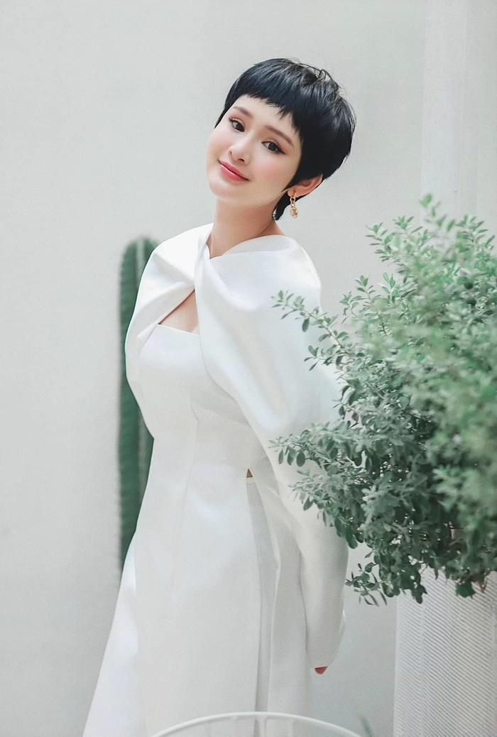 Xôn xao clip Hiền Hồ xuất hiện, lặng lẽ đứng từ phía xa theo dõi tiết mục biểu diễn của Đông Nhi?-3