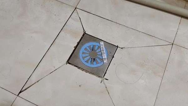 Đặt 1 quả bóng bay trong nhà vệ sinh: Cống thoát nước hôi hám tới mấy cũng sạch bong, thông thoáng-6