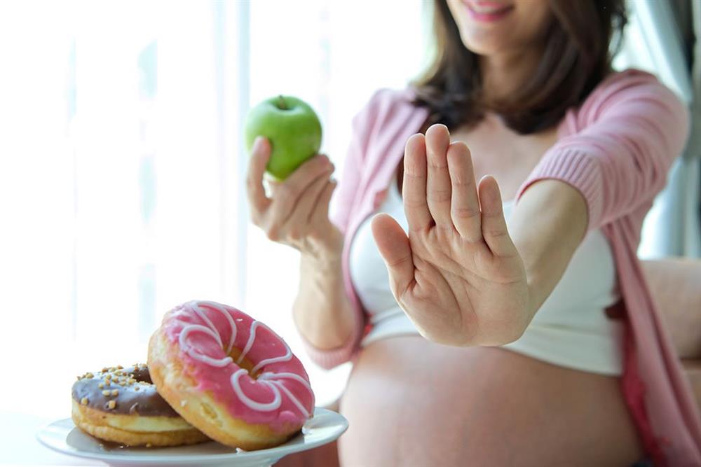 Phụ nữ mang thai không nên ăn gì để tránh gây hại cho mẹ và ảnh hưởng đến con-1