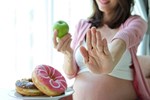 Phụ nữ mang thai không nên ăn gì để tránh gây hại cho mẹ và ảnh hưởng đến con