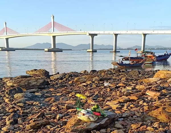 Nghi vấn nam thanh niên liên quan đến vụ án mạng nhảy sông tự tử-2