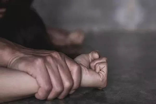 CLIP: Nghi vấn nhóm tín dụng đen xông vào nhà cụ bà 78 tuổi đập phá-2