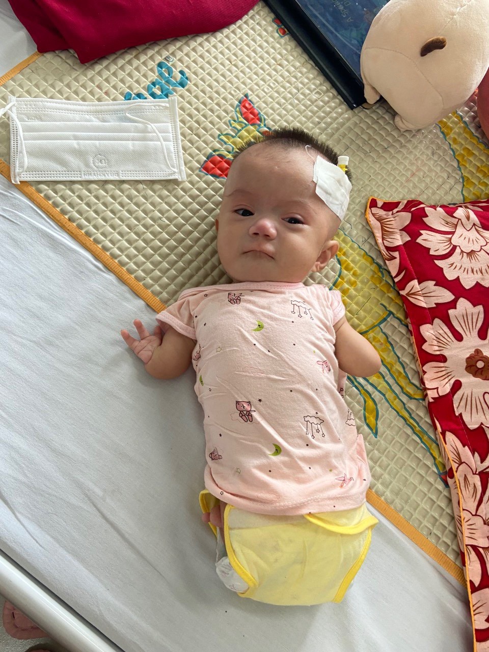 Đẫm nước mắt bức thư của người mẹ bất hạnh gửi con gái sinh ra không có tay chân: Xin lỗi vì mẹ không cho con một cơ thể lành lặn-1