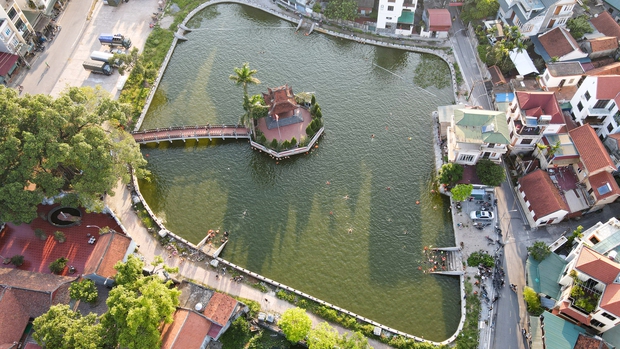 Hà Nội: Người dân bỏ tiền cải tạo ao làng ô nhiễm thành bể bơi miễn phí, cả xã rủ nhau đi tắm giải nhiệt-1
