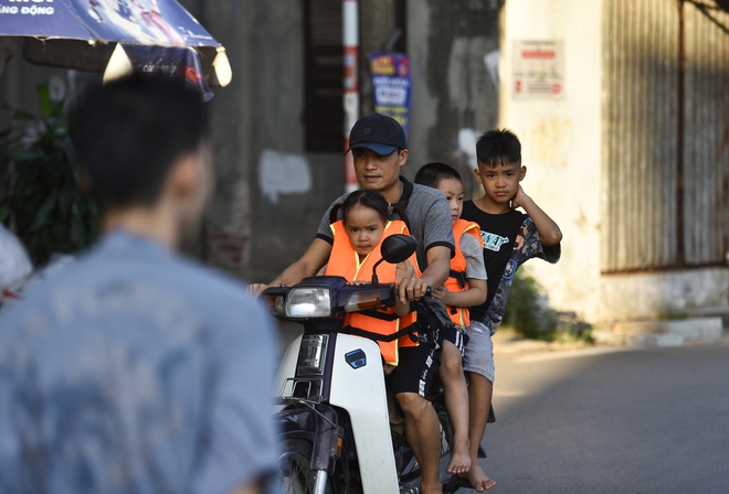 Hà Nội: Người dân bỏ tiền cải tạo ao làng ô nhiễm thành bể bơi miễn phí, cả xã rủ nhau đi tắm giải nhiệt-10