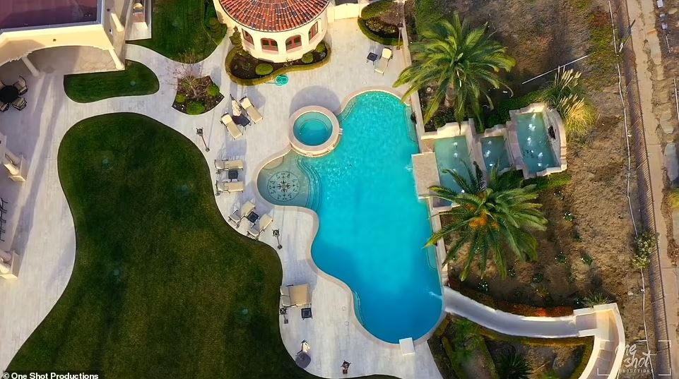 Bên trong biệt thự phong cách Địa Trung Hải của Britney Spears và chồng mới: Gần nhà các con, rộng 1.000m2 dành cho cả đại gia đình-6