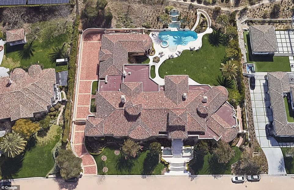 Bên trong biệt thự phong cách Địa Trung Hải của Britney Spears và chồng mới: Gần nhà các con, rộng 1.000m2 dành cho cả đại gia đình-4