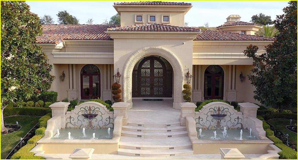 Bên trong biệt thự phong cách Địa Trung Hải của Britney Spears và chồng mới: Gần nhà các con, rộng 1.000m2 dành cho cả đại gia đình-5