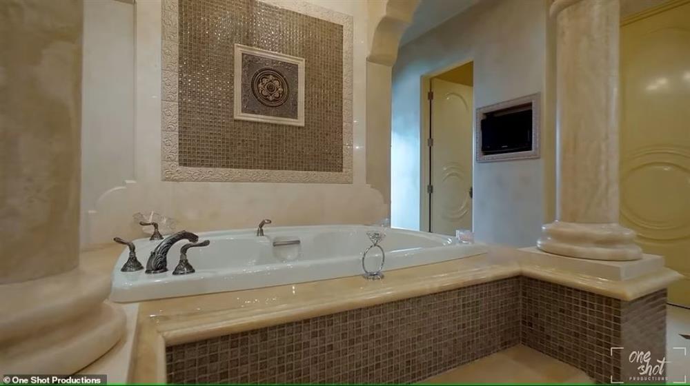 Bên trong biệt thự phong cách Địa Trung Hải của Britney Spears và chồng mới: Gần nhà các con, rộng 1.000m2 dành cho cả đại gia đình-10