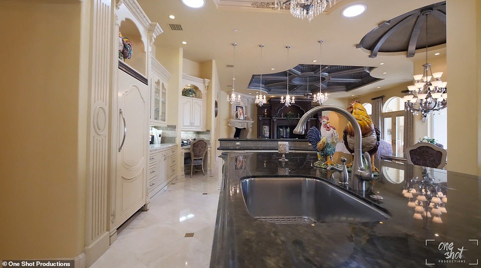 Bên trong biệt thự phong cách Địa Trung Hải của Britney Spears và chồng mới: Gần nhà các con, rộng 1.000m2 dành cho cả đại gia đình-11