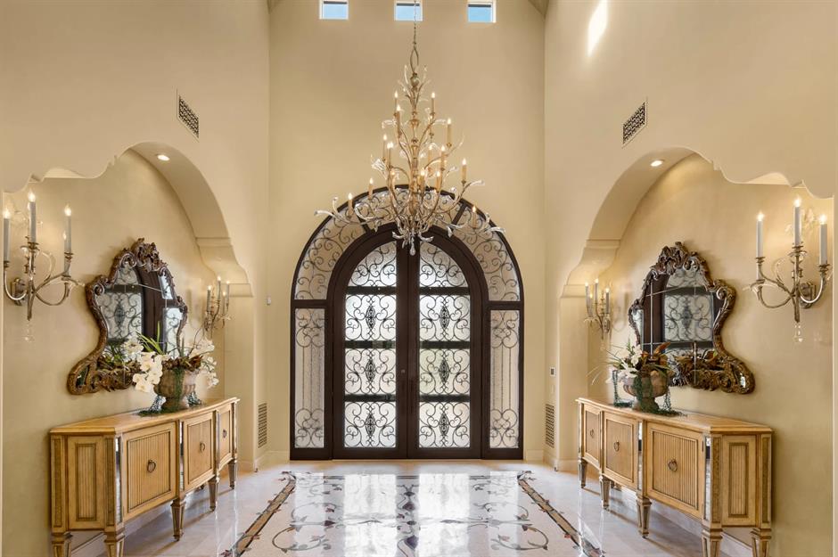 Bên trong biệt thự phong cách Địa Trung Hải của Britney Spears và chồng mới: Gần nhà các con, rộng 1.000m2 dành cho cả đại gia đình-13