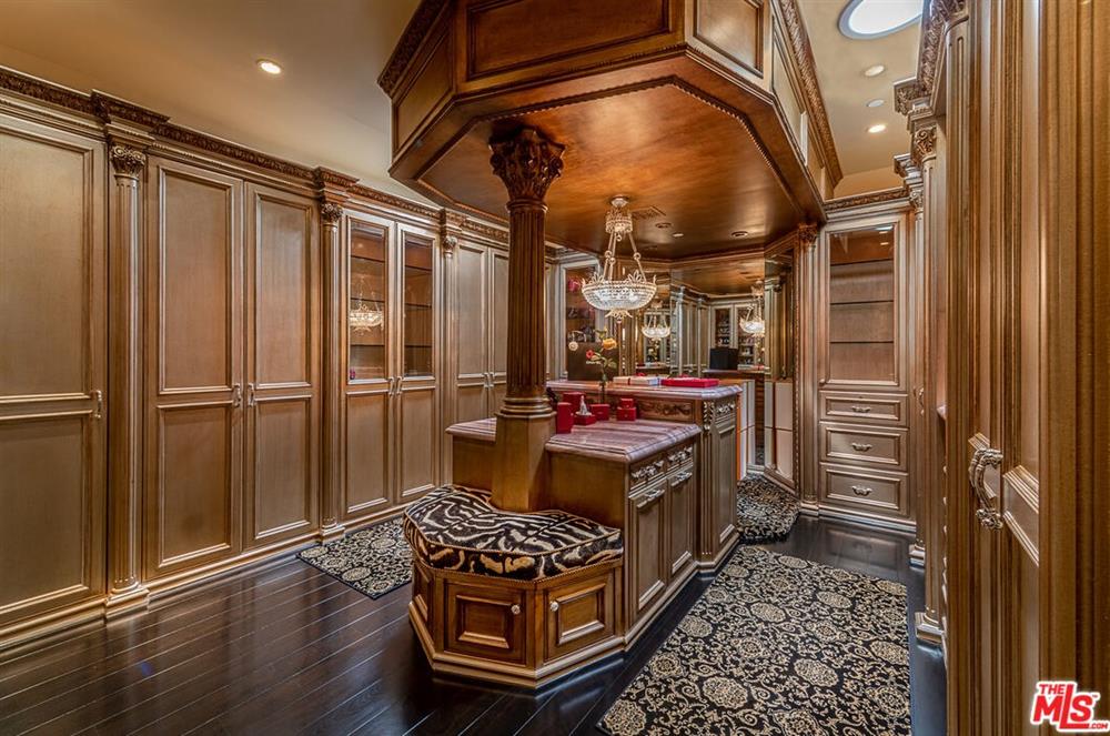 Bên trong biệt thự phong cách Địa Trung Hải của Britney Spears và chồng mới: Gần nhà các con, rộng 1.000m2 dành cho cả đại gia đình-19