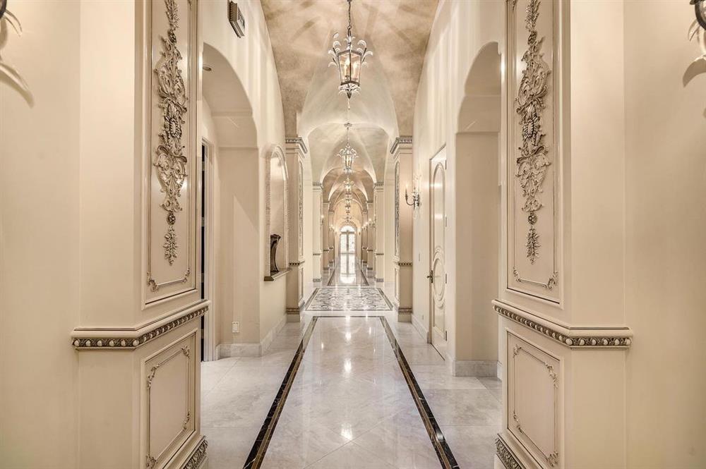 Bên trong biệt thự phong cách Địa Trung Hải của Britney Spears và chồng mới: Gần nhà các con, rộng 1.000m2 dành cho cả đại gia đình-20