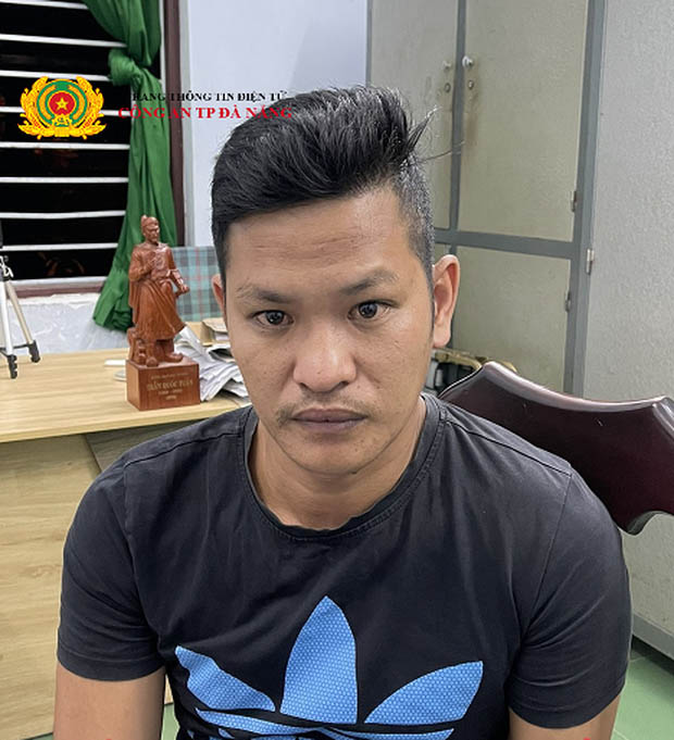 Đang đi bộ, cô gái 22 tuổi bị kẻ biến thái lôi vào bụi cây giở trò đồi bại-1