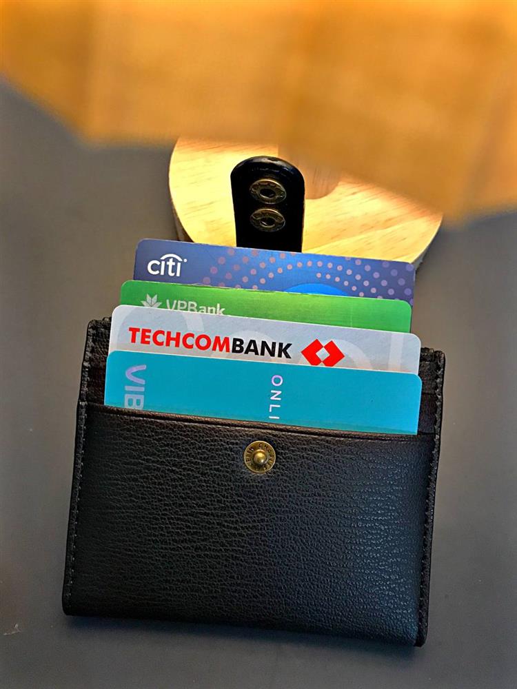 Càng tiêu càng ham, 9x ở Hà Nội vật vã trả nợ tín dụng và bài học về cách dùng để kiểm soát chi tiêu, làm chủ những chiếc thẻ-2