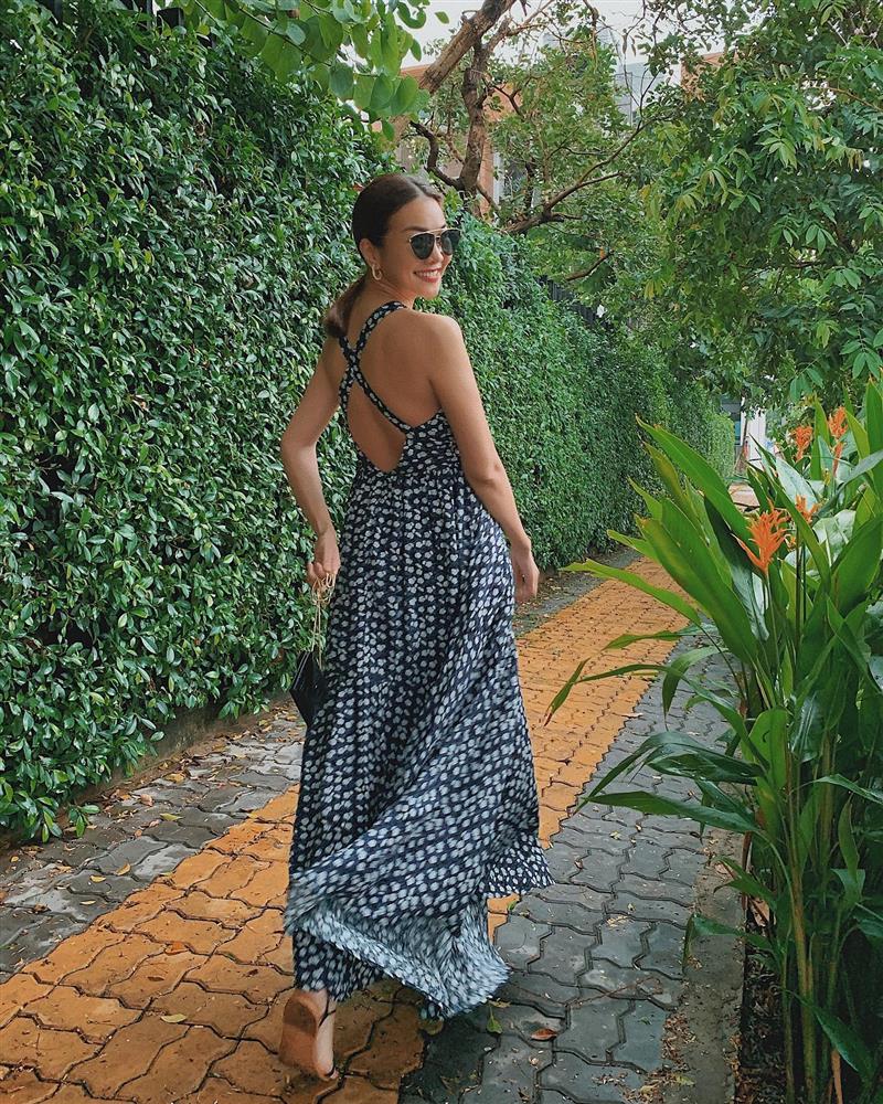 12 cách mặc váy maxi đi biển đẹp mãn nhãn của sao Việt-11