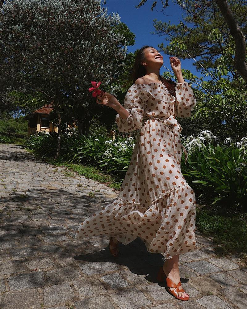 12 cách mặc váy maxi đi biển đẹp mãn nhãn của sao Việt-5