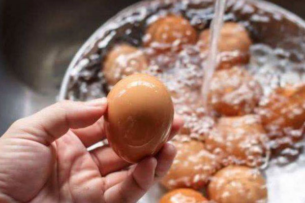 Mỗi ngày ăn 1 quả trứng, cô gái 26 tuổi được chẩn đoán mắc ung thư gan vì thói quen bảo quản thực phẩm sai cách mà nhiều người mắc phải-1