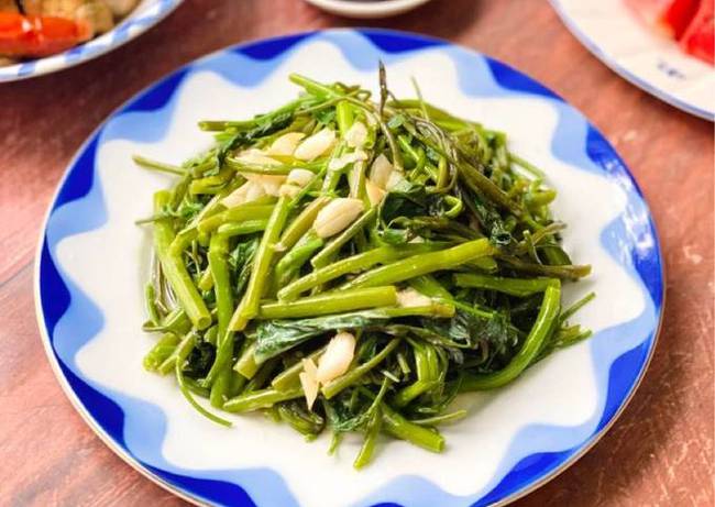 Rau muống xào cùng loại gia vị này mới là đỉnh của chóp: Chị em thử 1 lần là mê luôn!-1