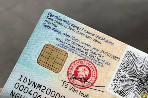 Công an TPHCM thông tin vụ Đại úy nghi nhận tiền làm nhanh CCCD-2