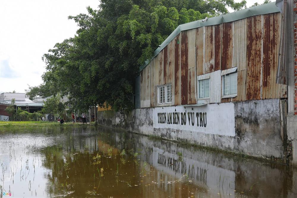 Cửa đóng im lìm ở Tịnh thất Bồng Lai trước phiên xử-2
