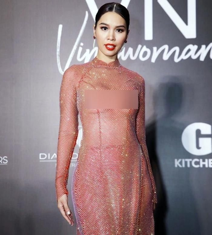 Những lần gây sốc của siêu mẫu Hà Anh: Từng bị cấm diễn 3 tháng vì ăn diện hở hang-1