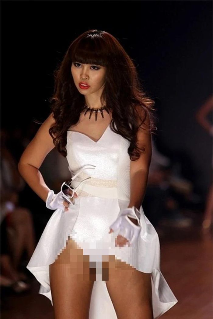 Những lần gây sốc của siêu mẫu Hà Anh: Từng bị cấm diễn 3 tháng vì ăn diện hở hang-6