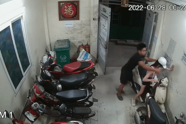 Triệu tập kẻ xông vào nhà khống chế, sàm sỡ cô gái trẻ ở Hà Nội-2